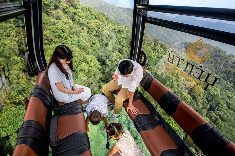 Đi cáp treo lên núi Yên Tử du khách sẽ có dịp chiêm ngưỡng vẻ đẹp thiên nhiên kỳ vĩ 