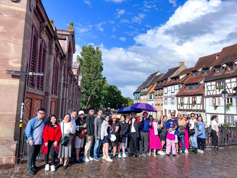 Đoàn khách Đất Việt Tour tham gia tour Châu Âu