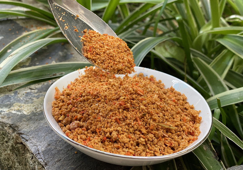 Muối tôm Tây Ninh dùng để chấm trái cây