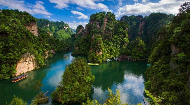 Toàn cảnh của hồ Bảo Phong